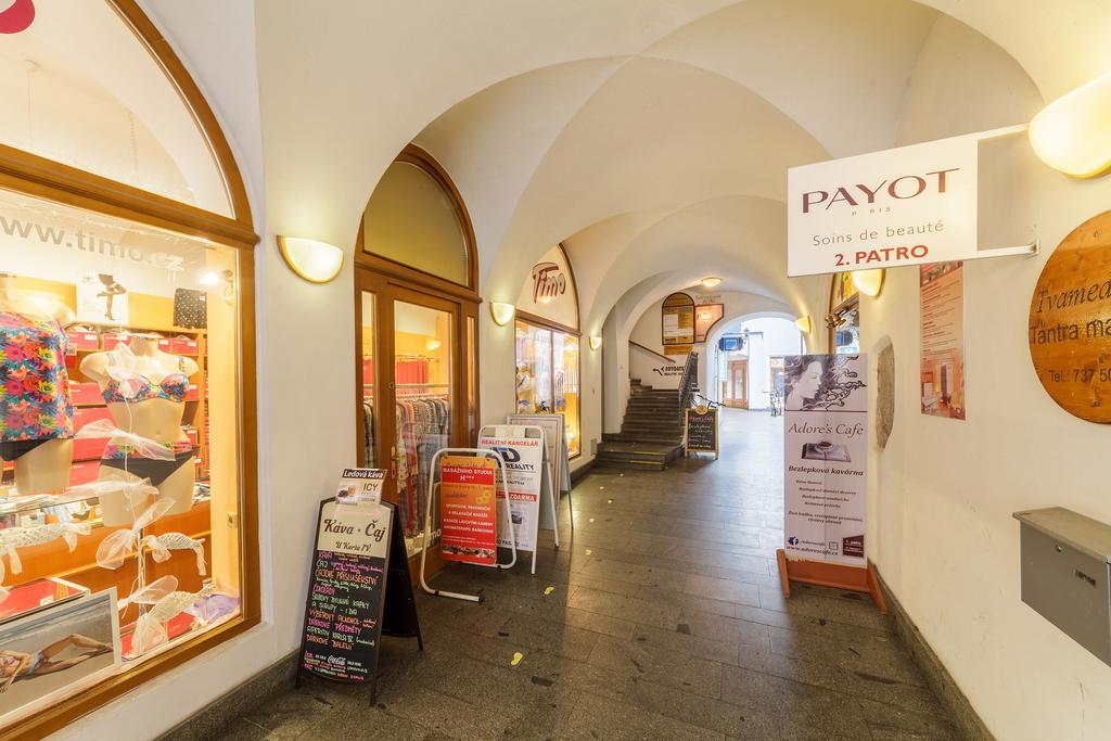Old Town Charles Apartments Чешка Будьовица Екстериор снимка