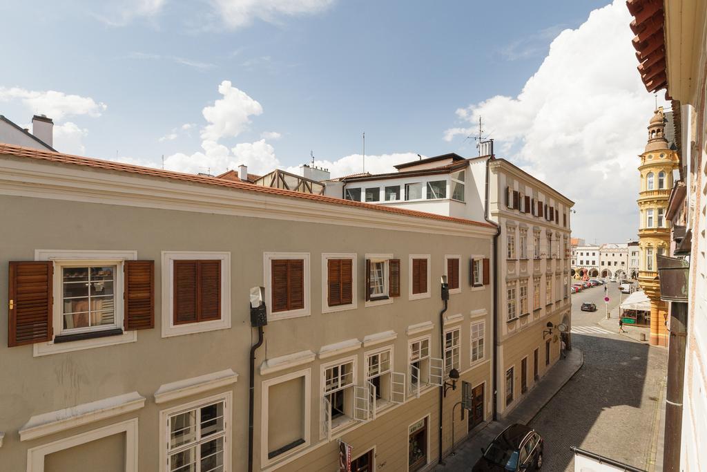 Old Town Charles Apartments Чешка Будьовица Екстериор снимка