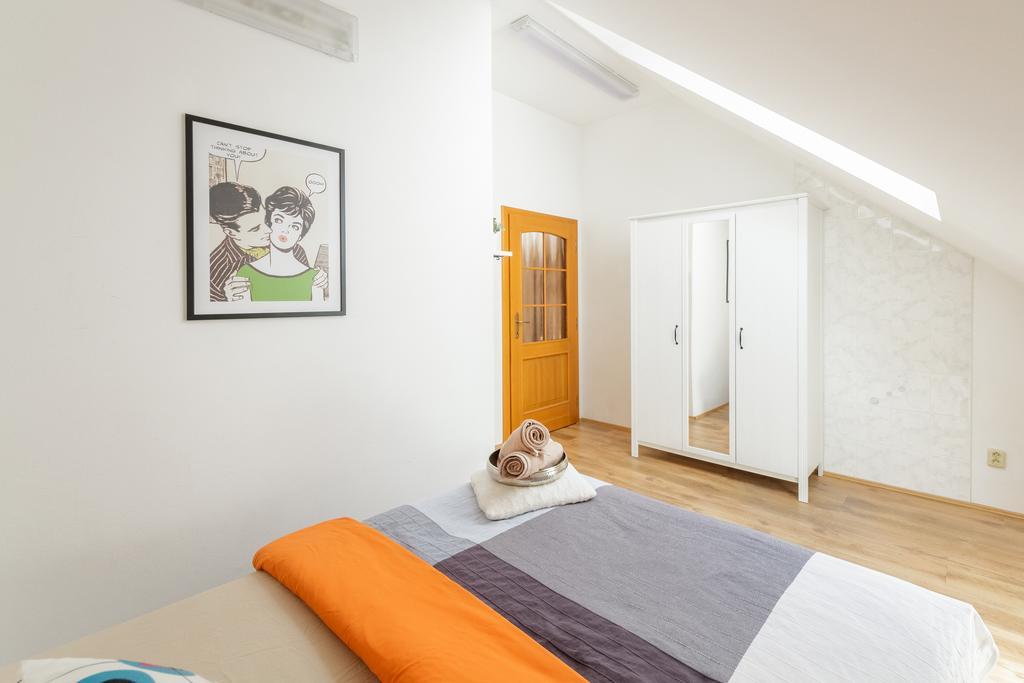 Old Town Charles Apartments Чешка Будьовица Екстериор снимка